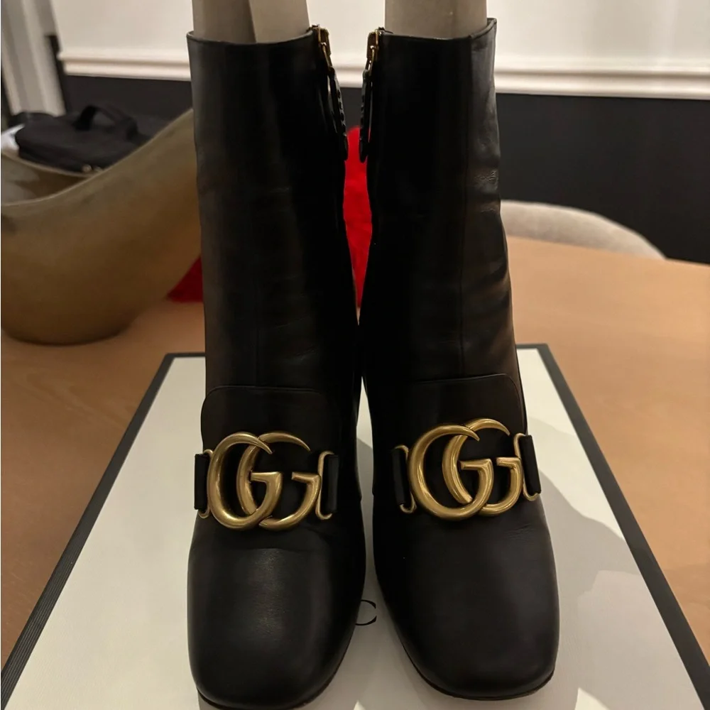 Gucci Black Ankle Boots with Gold GG Logo - Picture 3 of 6